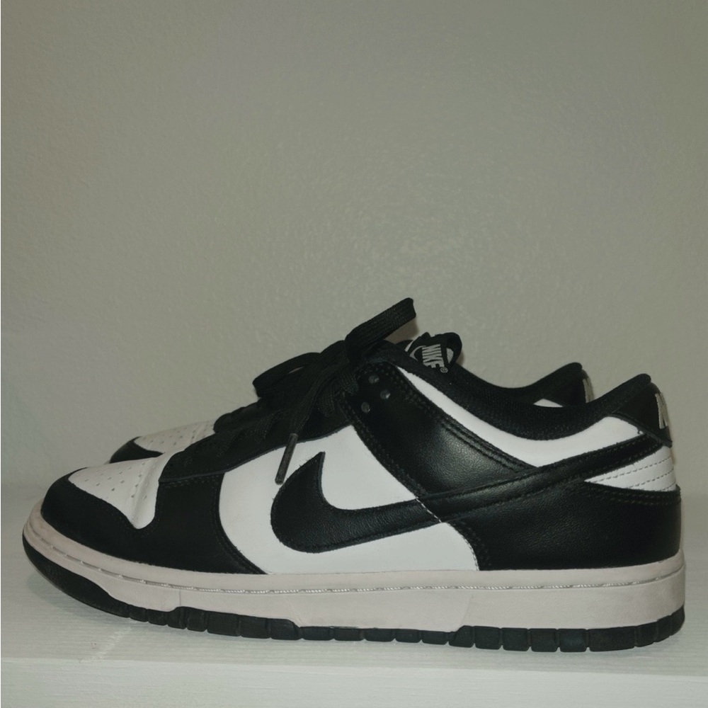 Nike women’s panda dunks